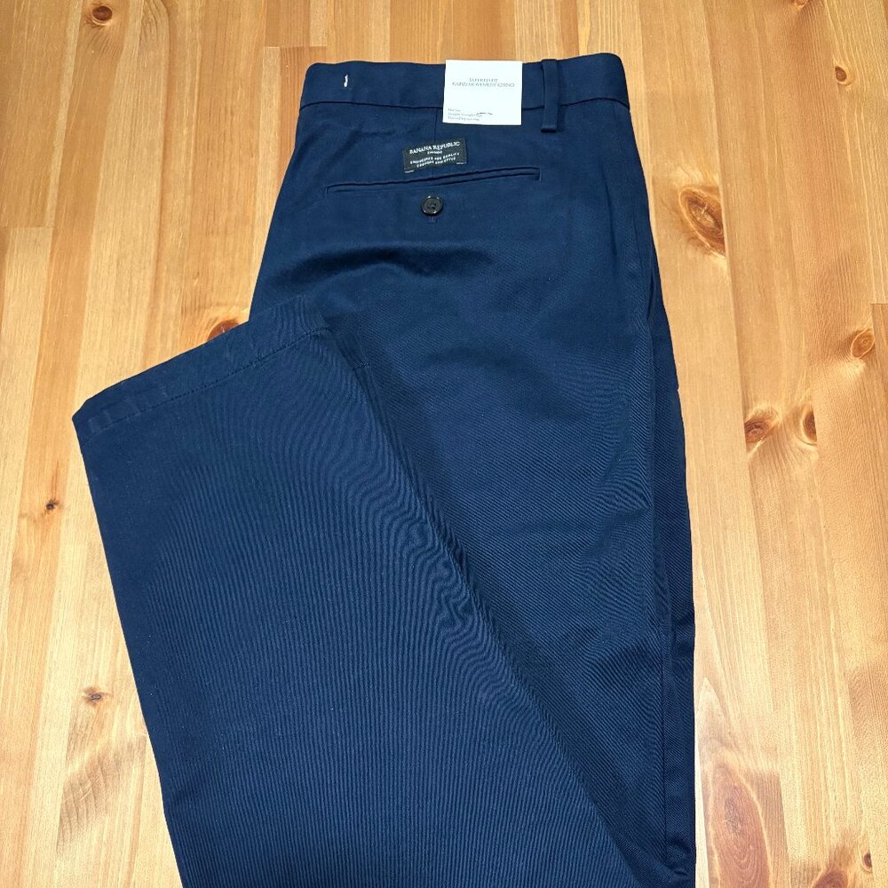 Banana Republic Tapered Fit Rapid Movement Chino